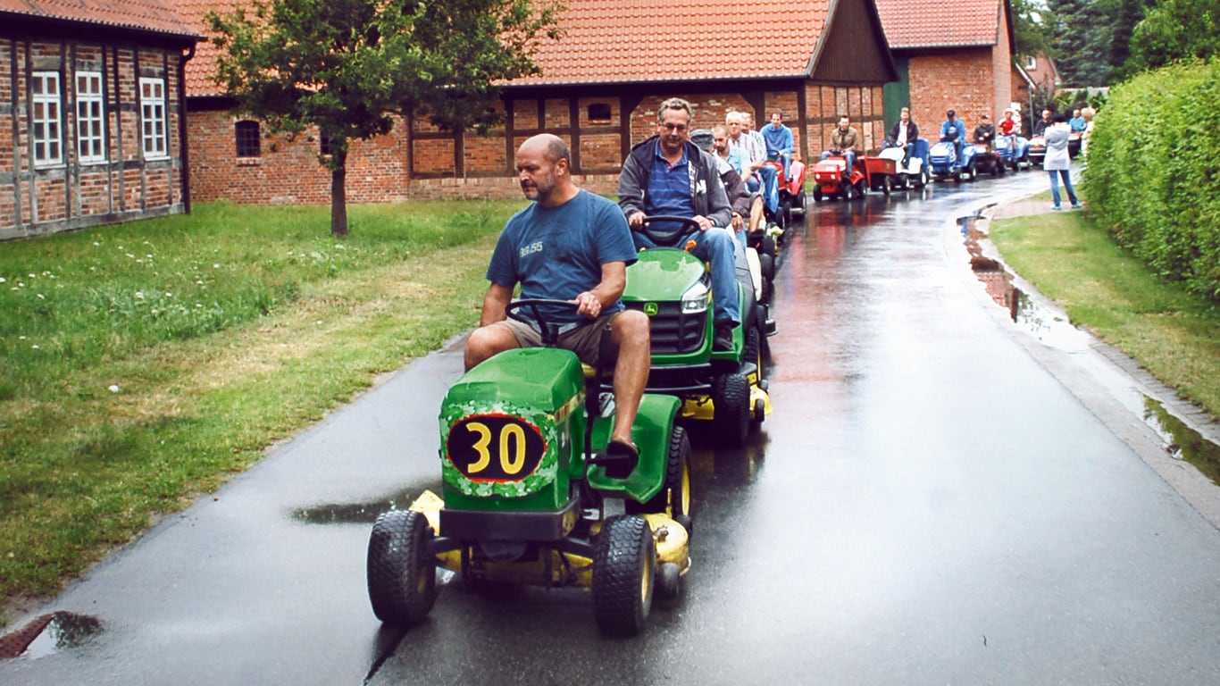 Gammel plenklipper, huseier, bygd, parade