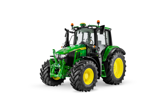 John Deere 6M 105-traktor på en hvit bakgrunn med balanserte proporsjoner og bruk på gården