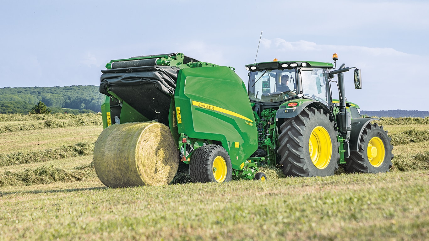 John Deere™ rundballepresse med variabelt kammer V461R med 6R traktor