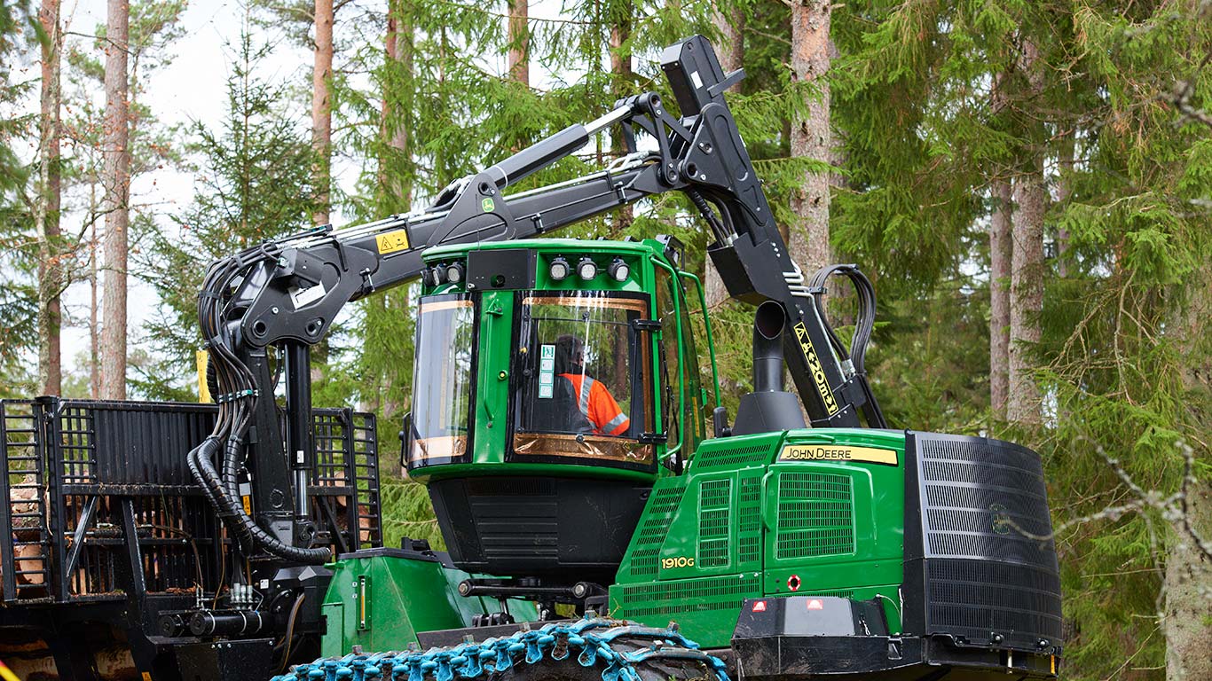 John Deere 1910G i skogen