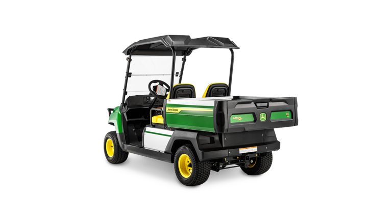 Sett fra baksiden av en elektrisk John Deere Gator GS- modell med lasteplan og to seter under et svart tak.