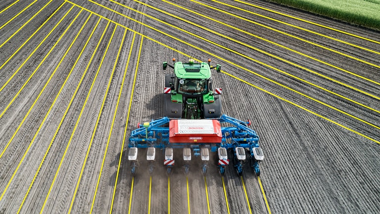 Traktor fra John Deere med Autopath™ sett ovenfra